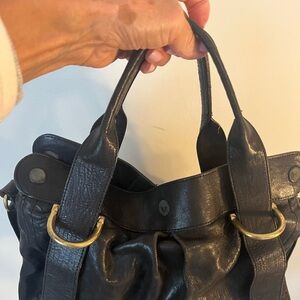 Elegant Black Leather Handbag with compartments